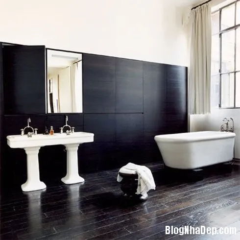Phòng tắm đẹp mắt với hai gam màu đen trắng