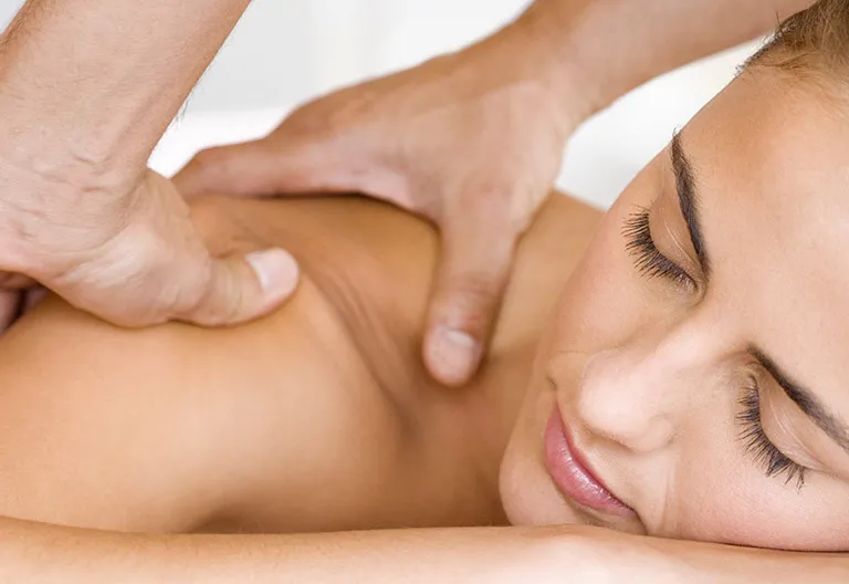【Bỏ Túi】Cách Massage Đầu Cổ Vai Gáy Đơn Giản & Hiệu Quả Tại Nhà