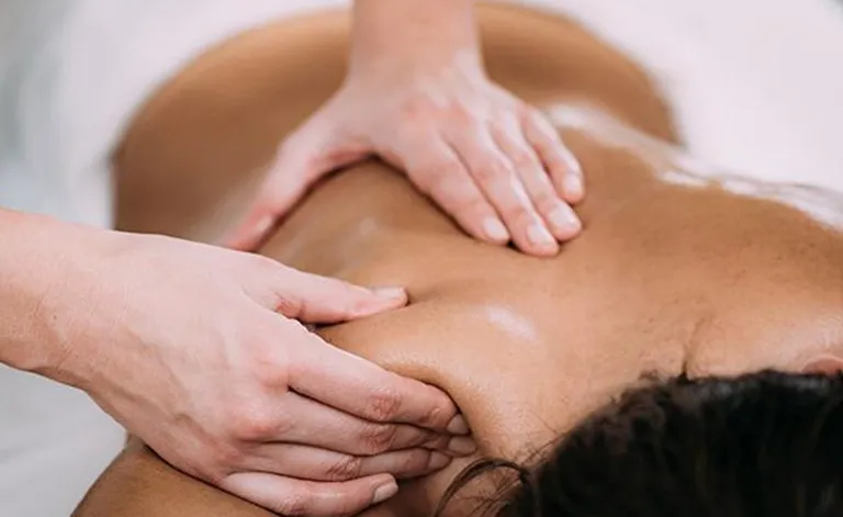 【Bỏ Túi】Cách Massage Đầu Cổ Vai Gáy Đơn Giản & Hiệu Quả Tại Nhà