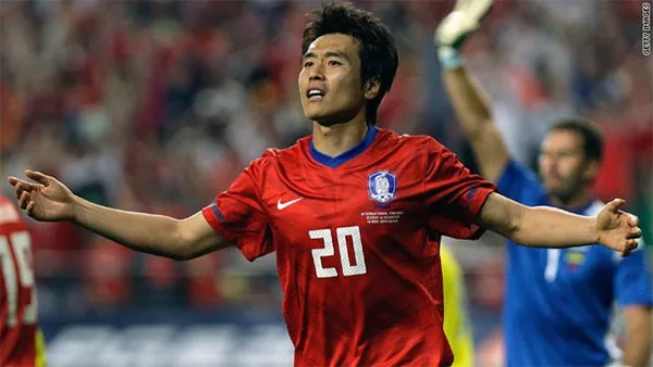 Lee Dong-gook Là Ai? – Sự Nghiệp, Đời Tư Của Cầu thủ Người Hàn